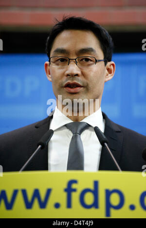 Philipp Rösler (FDP), Ministre fédéral de l'économie et de la technologie et le FDP Président prend la parole lors d'une conférence de presse.Berlin, 18. Maerz 2013. Pressekonferenz der FDP mit dem Bundesvorsitzenden Wirtschaftsbundesminister Philipp Roesler,. / Berlin, 18 mars 2013. Conférence de presse du parti libéral allemand (FDP) avec président Philipp Roesler, Ministre fédéral de l'économie. Sur l'image : Banque D'Images