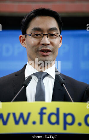 Philipp Rösler (FDP), Ministre fédéral de l'économie et de la technologie et le FDP Président prend la parole lors d'une conférence de presse.Berlin, 18. Maerz 2013. Pressekonferenz der FDP mit dem Bundesvorsitzenden Wirtschaftsbundesminister Philipp Roesler,. / Berlin, 18 mars 2013. Conférence de presse du parti libéral allemand (FDP) avec président Philipp Roesler, Ministre fédéral de l'économie. Sur l'image : Banque D'Images