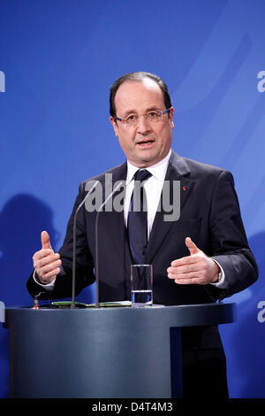 Berlin, Allemagne. 18 mars, 2013. Angela Merkel, la chancelière allemande, José Manuel Barroso, président de la Commission de l'UE, le Président François Hollande et Leif Johansson, président de la Table Ronde des Industriels Européens parlent de l'économie. Banque D'Images