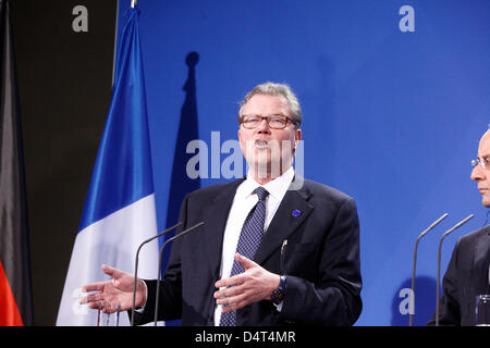 Berlin, Allemagne. 18 mars, 2013. Angela Merkel, la chancelière allemande, José Manuel Barroso, président de la Commission de l'UE, le Président François Hollande et Leif Johansson, président de la Table Ronde des Industriels Européens parlent de l'économie. Banque D'Images