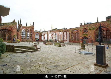 Les ruines de l'église cathédrale de St Michel Coventry West Midlands UK Banque D'Images