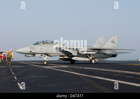 Un F-14D Tomcat sur le pont du USS Theodore Roosevelt Banque D'Images