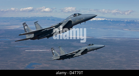 Deux F-15 Eagle de la 173e Escadre de chasse effectuer le plus de formation Centre de l'Oregon. Banque D'Images