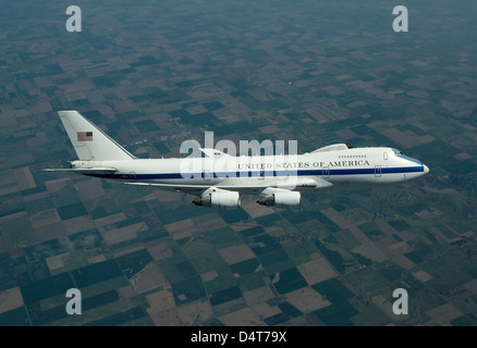 Un E-4B Centre national des opérations en suspension dans l'avion. Banque D'Images