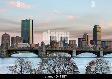 Les nuages et la fumée sur Boston Back Bay Banque D'Images