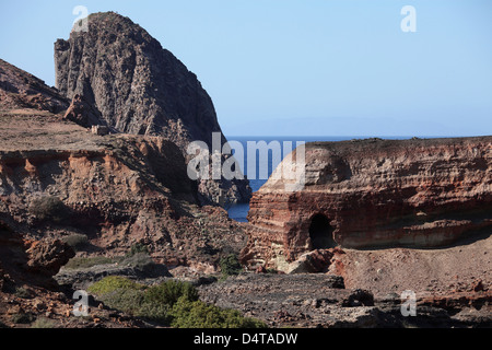 Mine de manganèse abandonnés au Cap Vani, île de Milos, en Grèce. Banque D'Images