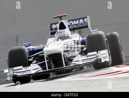 Pilote de Formule 1 Polonais Robert Kubica BMW Sauber de prend une chicane au cours de la deuxième session d'essais au Circuit de Yas Marina à Abu Dhabi, Émirats arabes unis, 30 octobre 2009. La jeune fille la Formule 1 Grand Prix d'Abu Dhabi qui aura lieu le 01 novembre 2009 sera le dernier GP de Formule 1 BMW-Sauber de Kubica, sera au volant pour Renault F1 la saison suivante. Photo : Jens Buettner Banque D'Images