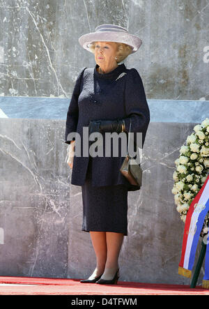 La Reine Beatrix des Pays-Bas dépose une gerbe sur l'autel de la Patria dans la ville de Mexico, Mexique, 03 novembre 2009. La famille royale néerlandaise est sur une visite au Mexique du 03 au 06 novembre 2009. Photo : Albert Philip van der Werf (Pays-Bas) Banque D'Images