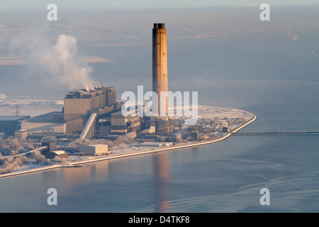 Une vue aérienne de la station d'alimentation ScottishPower Longannet sur la rive nord du Firth of Forth près de Kincardine, en Écosse. Banque D'Images