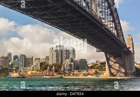 Sydney Harbour Bridge et le Luna Park Banque D'Images