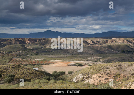 Sur la montagne au nord vers l'Ermita de la Virgen de la Cabeza, Sierra de los Filabres de partout au Campo de Dalías Banque D'Images