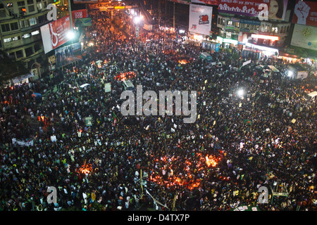 Les foules à la protestation sur Shahbag intersection à Dhaka, Bangladesh vu de dessus. 8 février 2013. Banque D'Images