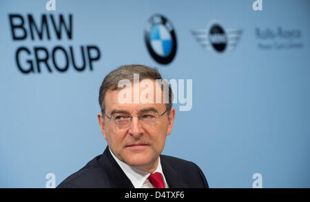 Chef de groupe BMW, Norbert Reithofer, assiste à une conférence de presse sur les résultats annuels de l'entreprise de fabrication automobile à Munich, Allemagne, 19 mars 2013. Après la meilleure année financière de l'histoire de BMW, la société vise à briser des records. Photo : PETER KNEFFEL Banque D'Images