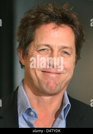 L'acteur britannique Hugh Grant pose pendant une photo appel à l'occasion de la présentation de son nouveau film "Où sont passés les Morgan ?' à Berlin, Allemagne, 04 décembre 2009. Le film est ouvert dans les salles allemandes le 07 janvier 2009. Photo : Alina Novopashina Banque D'Images