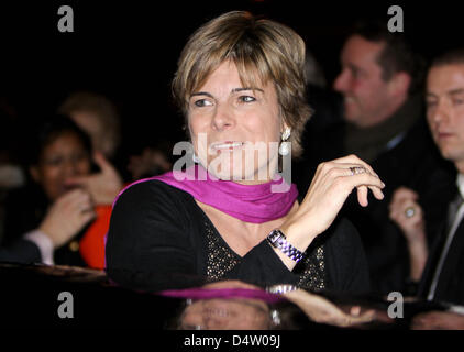 La Princesse Laurentien des Pays-Bas arrive pour le spectacle de théâtre "NOËL !" au théâtre Royal carré à Amsterdam, Pays-Bas, 06 décembre 2009. 'Noël !' est un spectacle en l'honneur du prince Claus, le mari de la Reine Béatrix décédé en 2002. Photo : Patrick van Katwijk Banque D'Images