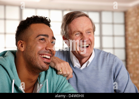 Père et fils smiling together Banque D'Images