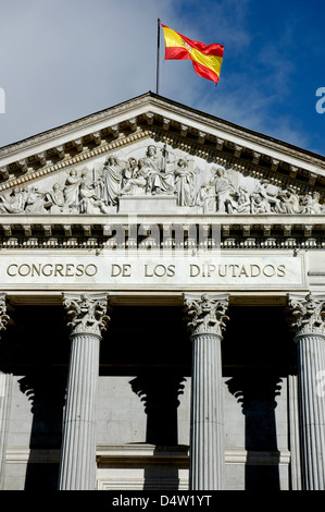 L'Espagne. Madrid. Fronton du Congrès des députés par le sculpteur néoclassique espagnol Ponciano Ponzano y Gascón (1813-1877). Banque D'Images