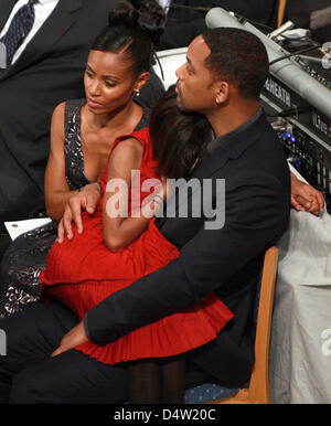 L'acteur américain Will Smith et sa femme Jada Pinkett assister à la cérémonie du Prix Nobel de la paix en l'Hôtel de Ville d'Oslo, Norvège, le 10 décembre 2009. Photo : Albert Nieboer (Pays-Bas) Banque D'Images