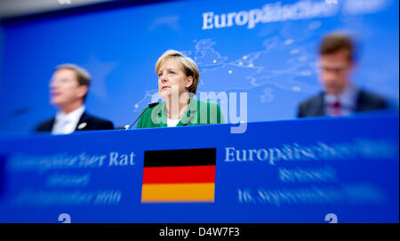 La chancelière allemande, Angela Merkel, porte sur les médias au cours d'une conférence de presse dans la journée de sommet du Conseil européen de Bruxelles, Belgique, 16 septembre 2010. Photo : Thierry Monasse Banque D'Images