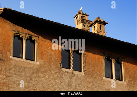 Italie, Rome, Trastevere, Casa dei Mattei, maison médiévale, fenêtres Banque D'Images
