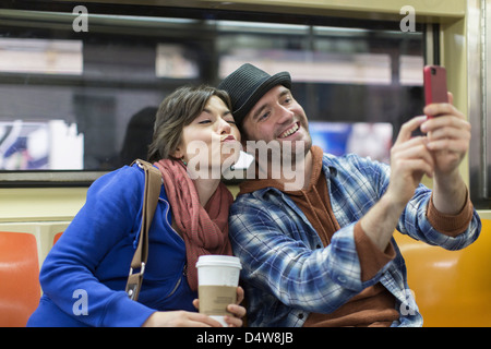Couple taking photo on subway Banque D'Images