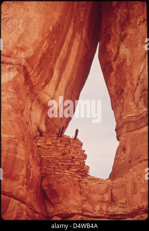 Trou de la ruine, sur Horse Creek dans la région de Canyonlands National Park était autrefois une maison de pré - Columbian Cliff Dwellers, 05/1972 Banque D'Images