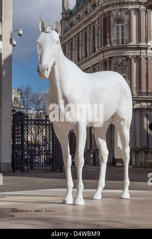 Londres, le Mall Mark Wallinger's ''sculpture Cheval Blanc Banque D'Images