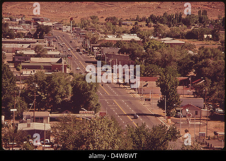 Rue principale de Moab. Cette vieille ville pionnière de Mormon est le point de départ pour les voyages vers le nord dans la région des montagnes nationales d'Arches, et de la rivière se jette au sud du Colorado dans le parc national de Canyonlands, 05/1972 Banque D'Images