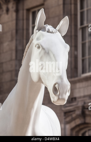 Londres, le Mall Mark Wallinger's 'Cheval Blanc' sculpture Banque D'Images