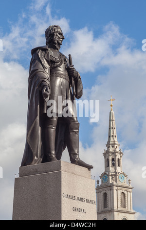 Londres, Trafalgar Square Statue du général Sir Charles James Napier sur le socle du Sud Ouest Banque D'Images