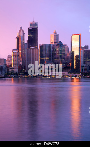 Le lever du soleil sur le CBD de Sydney, Nouvelle Galles du Sud en Australie Banque D'Images