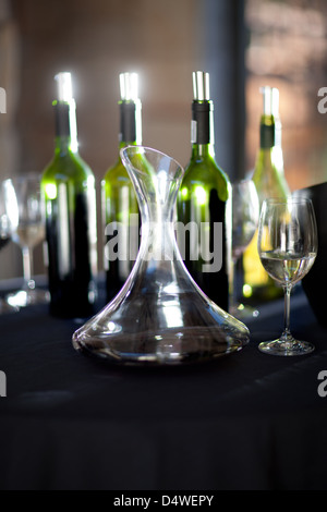 Fiole de dégustation de vin sur la table Banque D'Images