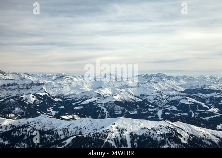 Vue aérienne de montagnes enneigées Banque D'Images