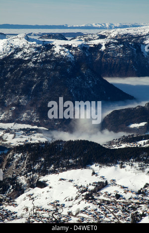 Vue aérienne de montagnes enneigées Banque D'Images