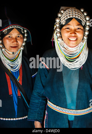 Les femmes de la tribu Akha, Kyaing Tong, l'État Shan, en Birmanie (Myanmar) Banque D'Images