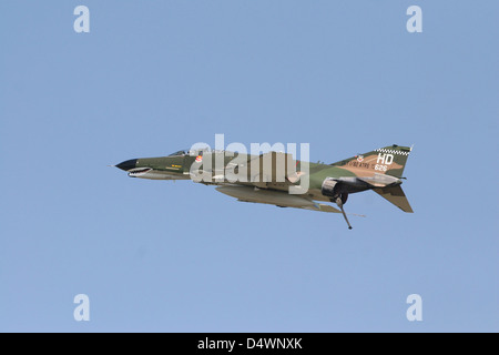 Un F-4 Phantom en vol pendant les ailes sur Houston airshow, Texas. Banque D'Images