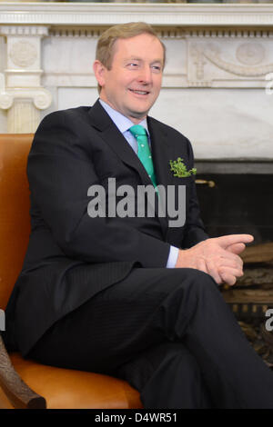 Washington DC, USA. 19 mars 2013. Le président Barack Obama se félicite le Premier ministre irlandais, Enda Kenny à l'Oval Office pour leur réunion annuelle - ImageCatcher...photo : Nouvelles(Image Crédit : Crédit : Christy Bowe/Photos/ZUMAPRESS.com/Alamy Globe Live News) Banque D'Images