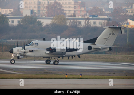 Une RC-12X Garde-corps de l'Armée américaine à Wiesbaden, Allemagne l'aérodrome. Banque D'Images