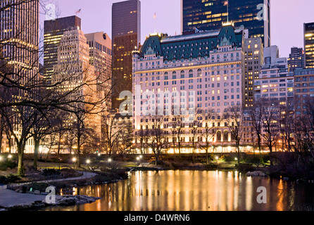 Plaza Hotel Midtown Manhattan Dusk Central Park Banque D'Images