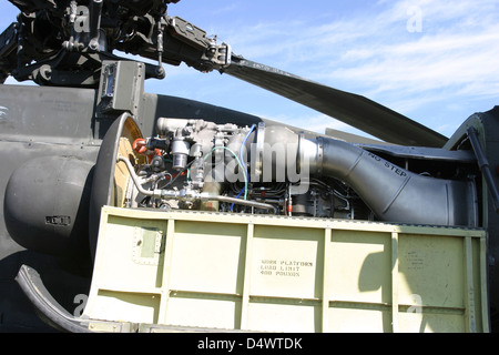 L'AH-64D Apache est alimenté par deux General Electric T700 moteurs à turbine à gaz. Chacun d'entre eux offrir 1890 puissance de l'arbre. Banque D'Images