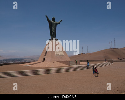 Mémorial à la victoire à la bataille d'El Morro dans la guerre du Pacifique. C'est sur haut de El Morro dominant Arica Banque D'Images