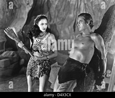 TARZAN ET LA FEMME LÉOPARD 1946 Sol Lesser productions film avec Acquanetta comme la grande prêtresse et Johnny Weissmuller Banque D'Images