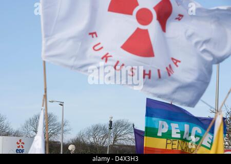 La planification pour la centrale nucléaire de Hinkley C , Somerset a été accordée 19/3/2013 Il reste cependant douteux qu'un prix de grève peut être convenu entre le gouvernement et EDF. Mars une centrale nucléaire à Hinkley, Somerset 10 mars 2012 contre le choix du gouvernement britannique de l'énergie nucléaire comme le pilier de l'Angleterre de la tension d'alimentation. Plus de 1 000 personnes ont jusqu'à la démo, l'une des plus grandes manifestations anti-nucléaire, le Royaume-Uni a vu, Somerset , et le choix du gouvernement britannique de l'énergie nucléaire comme le pilier de l'Angleterre de la tension d'alimentation. Banque D'Images