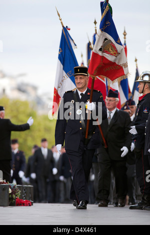 Défilé des Pompiers de Paris - French Brigade des Sapeurs-Pompiers de Paris les Champs-Élysées et l'Arc de Triomphe ; Banque D'Images