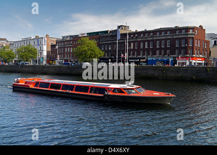 Esprit de Docklands excursion en bateau sur la rivière Liffey à Dublin Banque D'Images