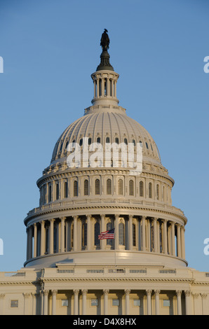 Le dôme du Capitole des États-Unis à Washington, D.C. lors d'une journée ensoleillée Banque D'Images