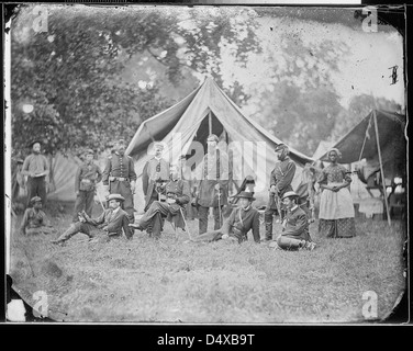 Général Fitz John porter et personnel de sept. Hqrs. 5e corps d'armée, Armée du Potomac, Harrison's Landing, James River, Virginie, août 1862... colonel Norton. Banque D'Images