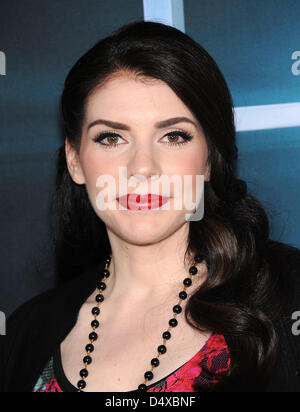 19 mars 2013 - Hollywood, Californie, États-Unis - Stephenie Meyer arrive pour la première du film "l'hôte" à l'Arclight theatre. (Crédit Image : © Lisa O'Connor/ZUMAPRESS.com) Banque D'Images