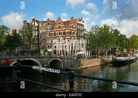 Les Pays-Bas Hollande Amsterdam Prinsengracht Brouwersgracht Café Residence Age d'Or 1641 à épaulement gable Bridge Banque D'Images