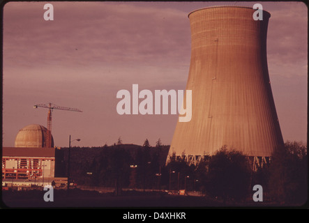 Centrale nucléaire à Troie Rainier sur la rivière Columbia. Construit par la Portland General Electric Company en vertu d'un permis de l'AEC, le projet a rencontré une vive opposition des environnementalistes et autres 05/1973 Banque D'Images